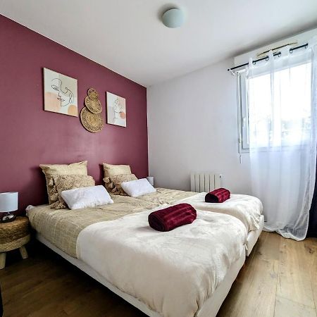 L'Evasion Cergy: Downtown Retreat with Parking & Entertainment Apartment Exterior photo