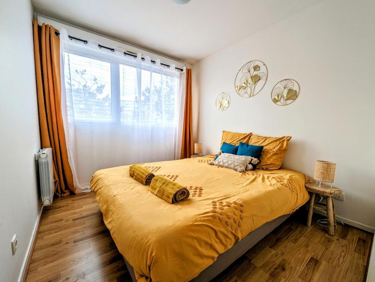 L'Evasion Cergy: Downtown Retreat with Parking & Entertainment Apartment Exterior photo